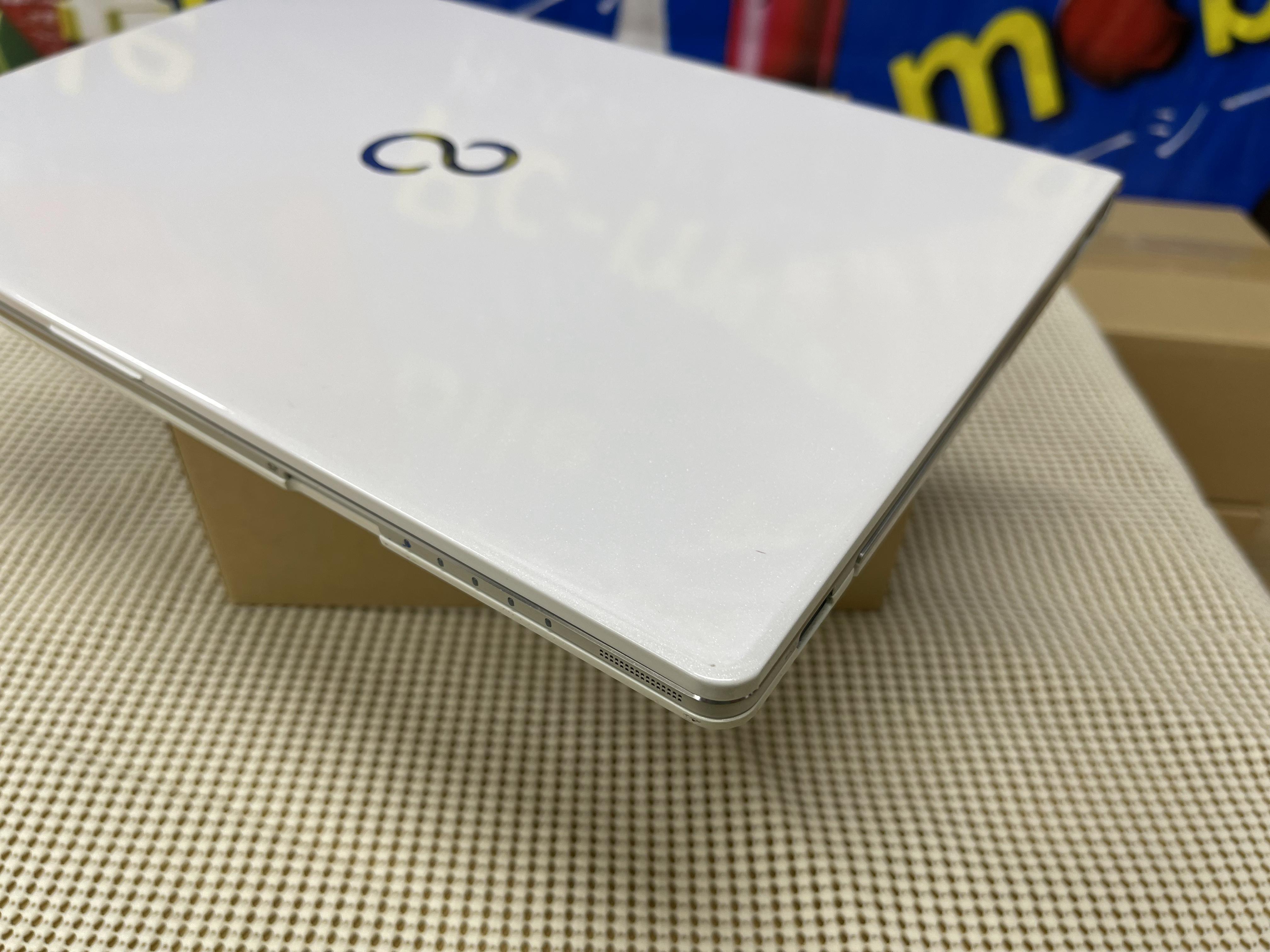 FUJITSU LifeBook SH75 Mode 2017 Gen 7 /13.3 inch Full HD (59Hz 