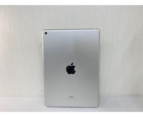 iPad Gen 5 2017 9.7inh WiFi only 32Gb Màu Silver ( Trắng ) Máy con đẹp 96-97% Pin 90% Máy trần + kpk Ms: NOX1