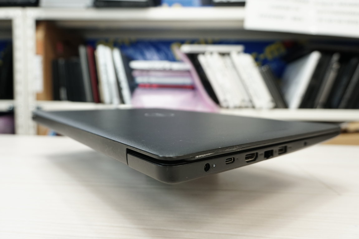 DELL Latitude 3590 Mode 2017 Full HD / Nặng 2,1Kg / Core i5 / 7200U / / Ram 8G ( DDR4 ) / SSD 256G ( ổ mới ) / Win 10Pro Tiếng Việ: 20211201 2410 DELL Latitude 3590 Mode 2017 Full HD / Nặng 2,1Kg / Core i5 / 7200U / / Ram 8G ( DDR4 ) / SSD 256G ( ổ mới ) / Win 10Pro Tiếng Việ: 20211201 2410
